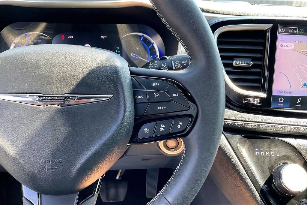 Used 2024 Chrysler Pacifica Limited FWD image 13