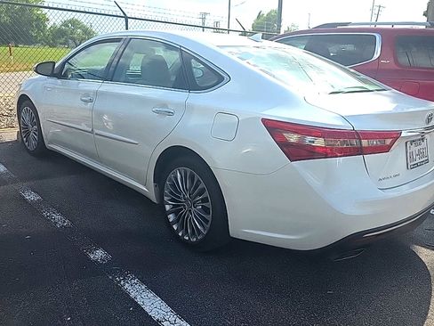 Used 2016 Toyota Avalon Limited w/ Toyota Safety Sense Package FWD image 11