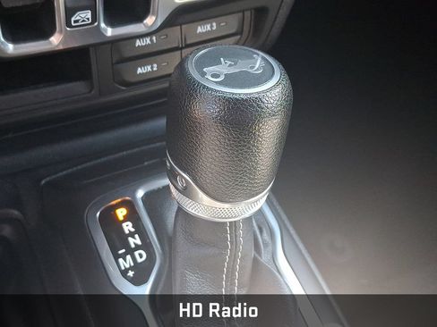 Used 2018 Jeep Wrangler Unlimited Sahara AWD/4WD image 17