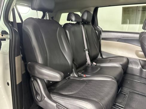 Used 2026 Kia Carnival FWD image 24