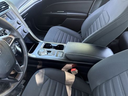 Used 2018 Ford Fusion SE FWD image 28