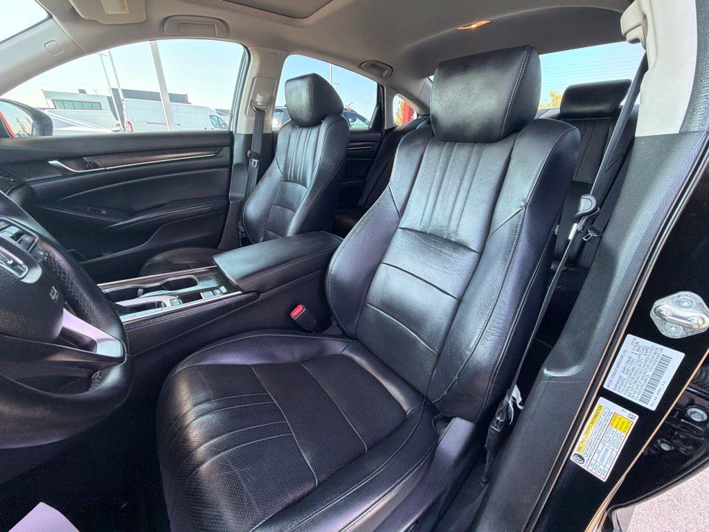 Used 2018 Honda Accord Touring image 11