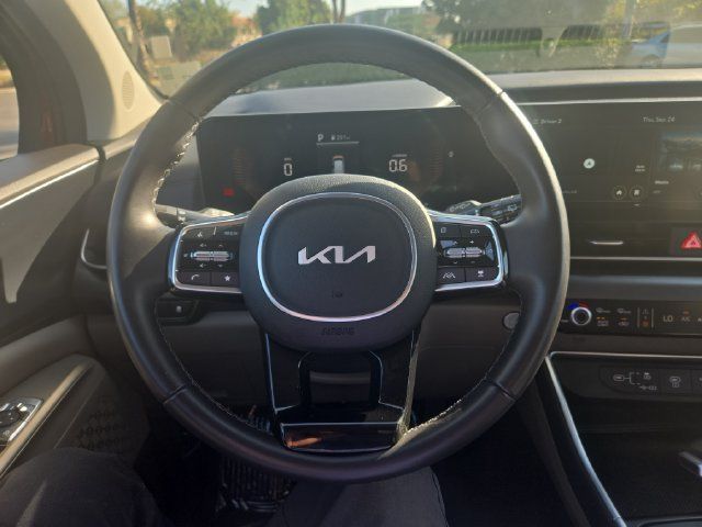 Used 2026 Kia Carnival FWD image 13