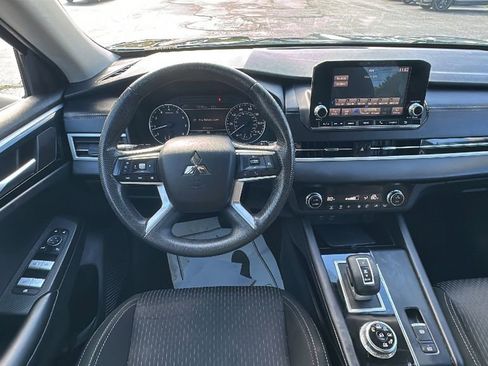 Used 2022 Mitsubishi Outlander ES image 20