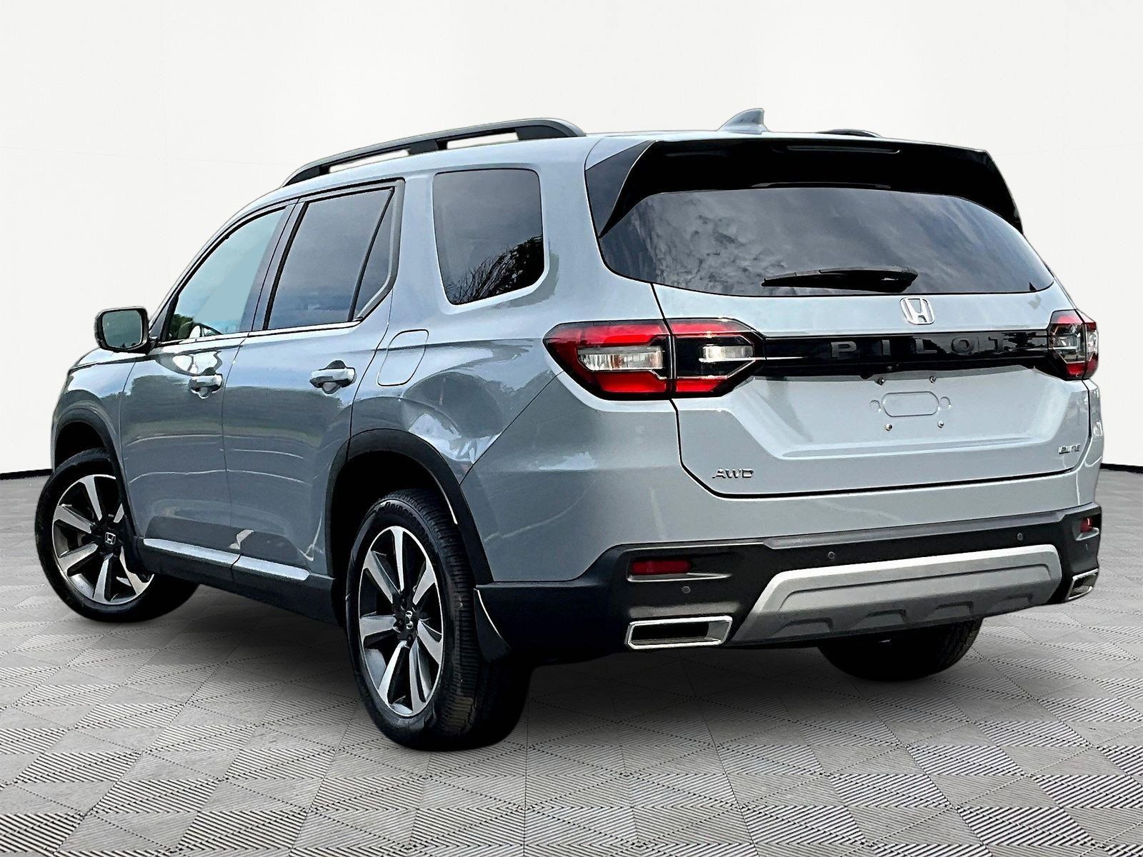 Used 2023 Honda Pilot Elite image 4