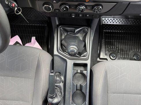 Used 2018 Toyota Tacoma TRD Sport AWD/4WD image 22