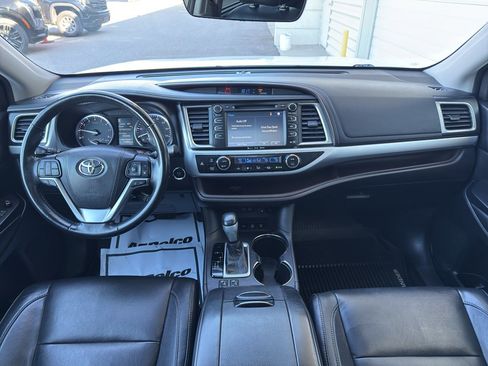 Used 2018 Toyota Highlander XLE image 16