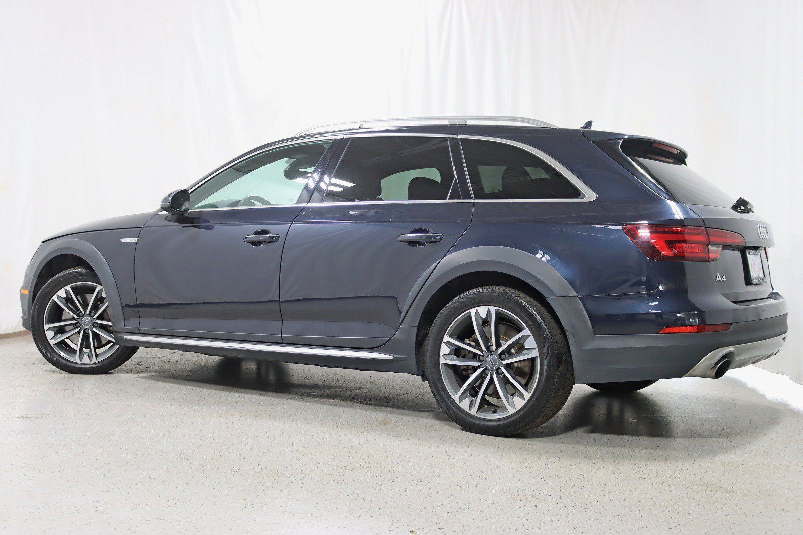 Used 2018 Audi A4 2.0T allroad Premium Plus AWD/4WD image 9