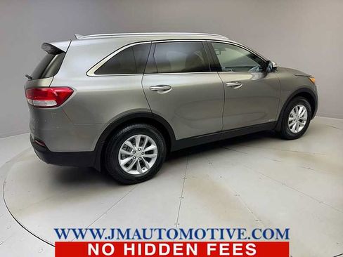 Used 2017 Kia Sorento AWD w/ LX Convenience Package image 5