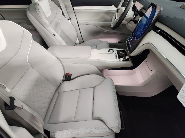 Used 2025 Volvo EX90 Ultra w/ Protection Package Premier AWD/4WD image 3