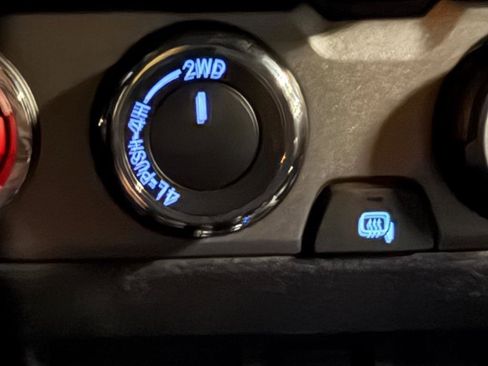 Used 2021 Toyota Tacoma TRD Off-Road AWD/4WD image 17