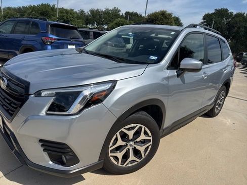 Used 2023 Subaru Forester Premium AWD/4WD image 6