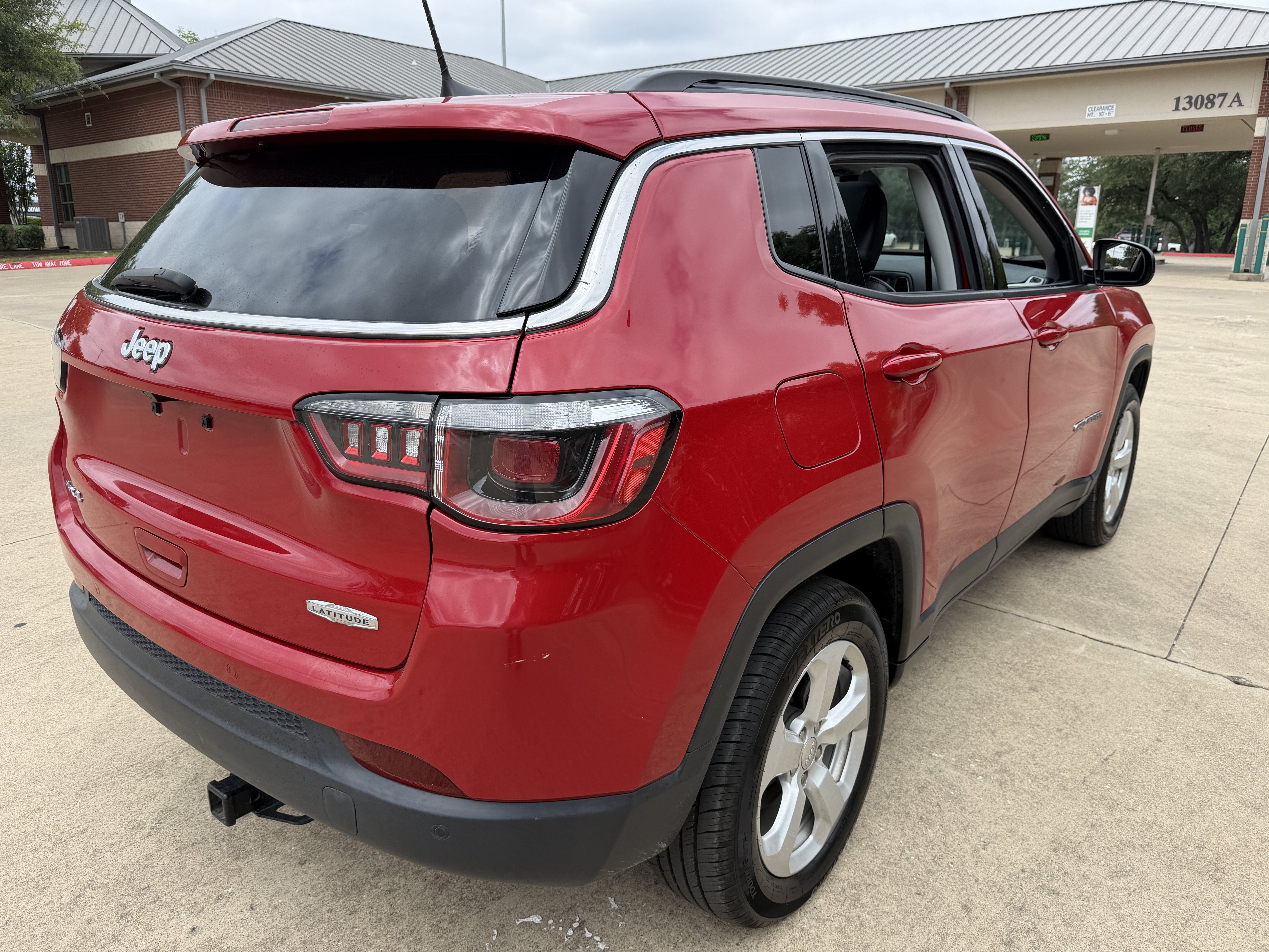 Used 2019 Jeep Compass Latitude w/ Popular Equipment Group AWD/4WD image 7