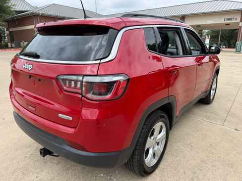 Used 2019 Jeep Compass Latitude w/ Popular Equipment Group AWD/4WD image 7