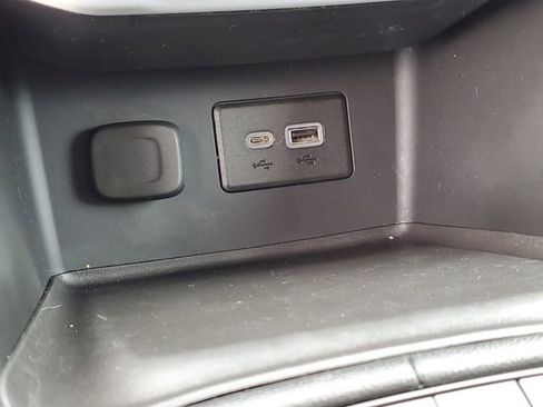 Used 2021 GMC Acadia SLE w/ Driver Convenience Package image 16