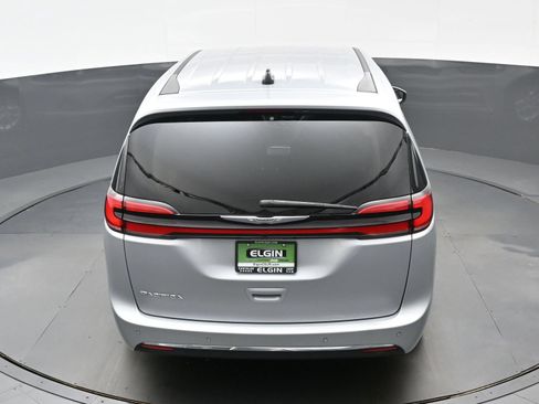 Used 2023 Chrysler Pacifica Touring-L FWD image 40