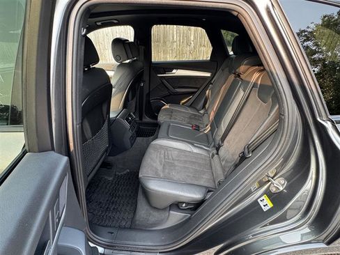 Used 2019 Audi SQ5 Premium Plus w/ Premium Plus Package image 39