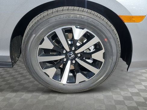 New 2026 Honda Odyssey Touring image 9