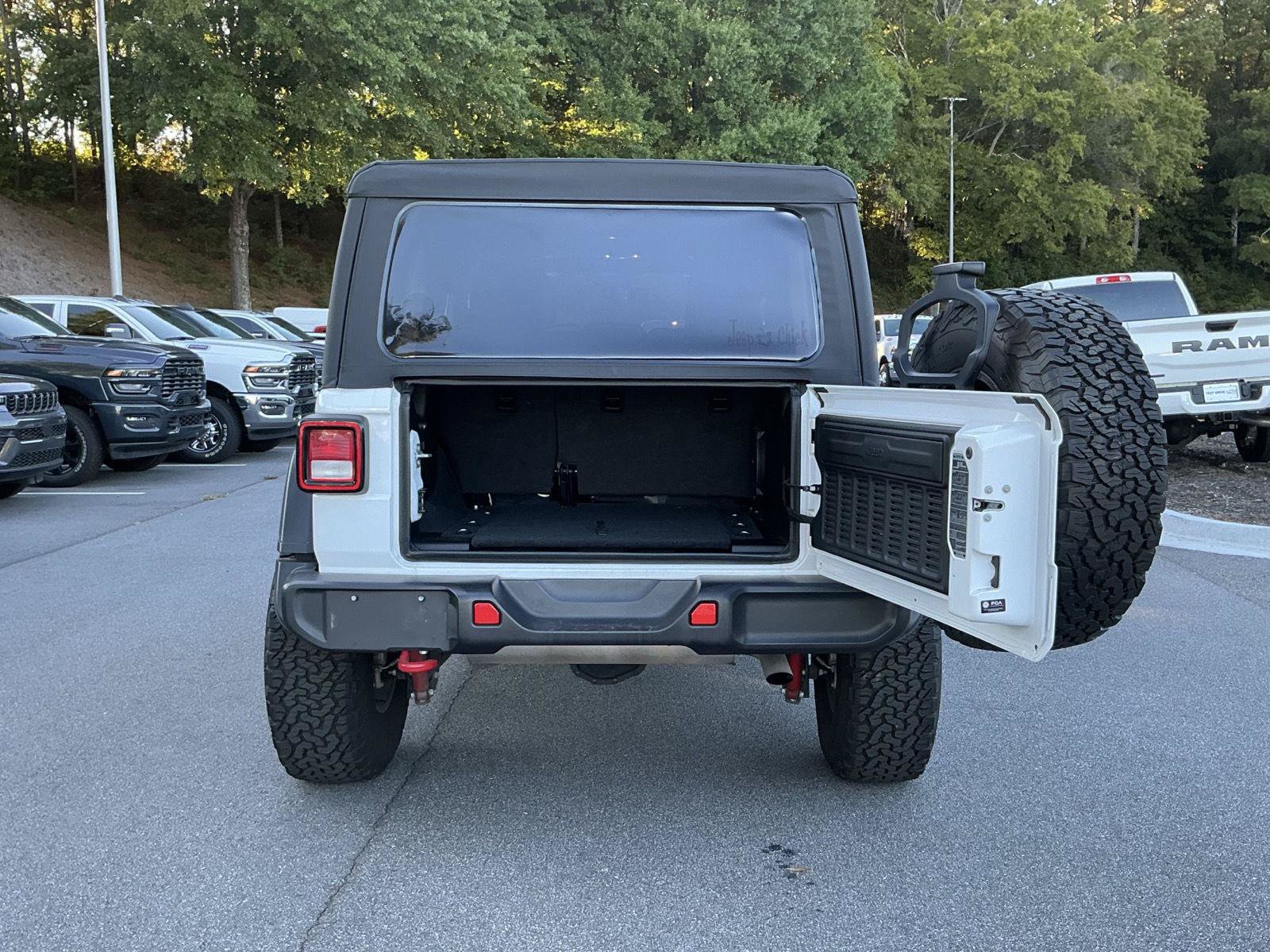 Used 2022 Jeep Wrangler Unlimited Rubicon AWD/4WD image 27