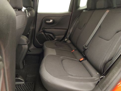 Used 2023 Jeep Renegade Latitude w/ Premium Group AWD/4WD image 18