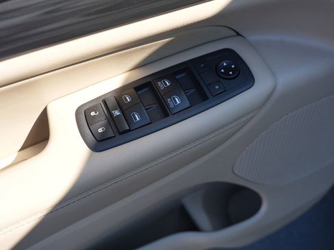 Used 2020 Jeep Grand Cherokee Laredo image 17