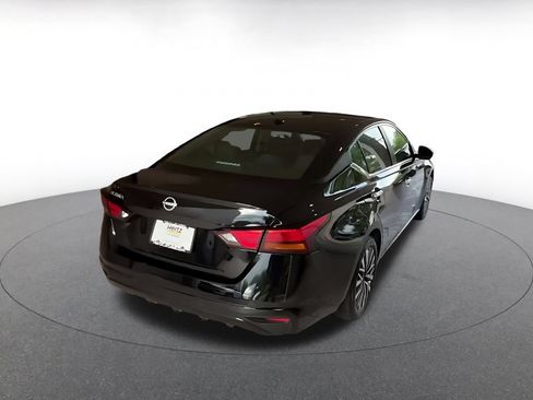 Used 2025 Nissan Altima 2.5 SV FWD image 11