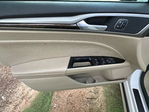 Used 2015 Ford Fusion SE w/ Equipment Group 502A FWD image 17