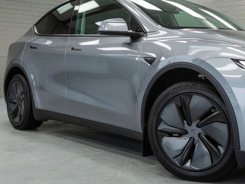 Used 2026 Tesla Model Y Long Range image 9