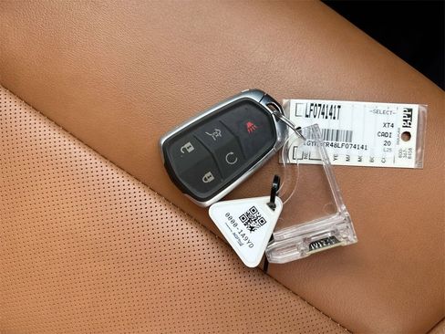 Used 2020 Cadillac XT4 Premium Luxury image 36
