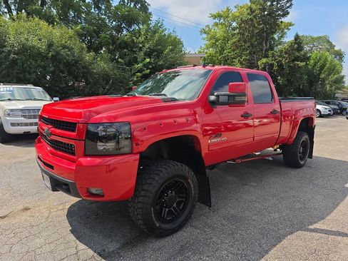 Used 2009 Chevrolet Silverado 2500 LT w/ Exterior Plus Package AWD/4WD image 2