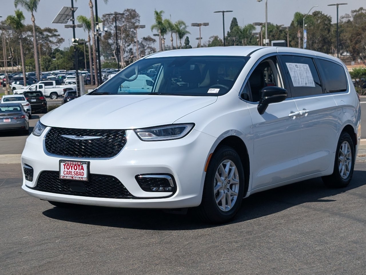 Used 2024 Chrysler Pacifica Touring-L FWD image 12