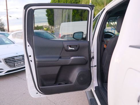 Used 2020 Toyota Tacoma TRD Sport image 38