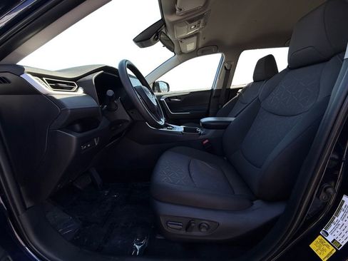 Used 2025 Toyota RAV4 XLE image 9
