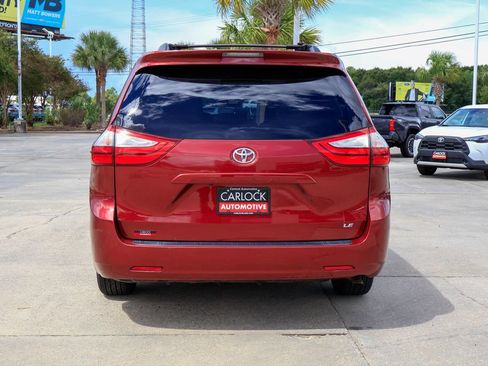 Used 2016 Toyota Sienna XLE FWD image 25