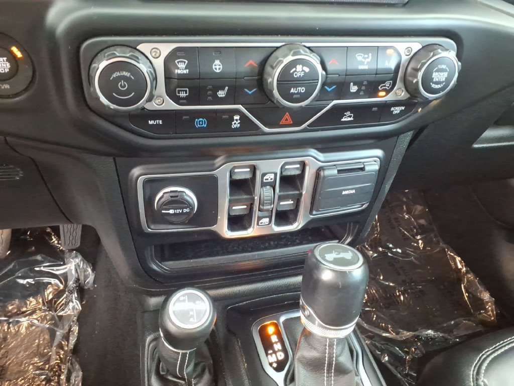 Used 2023 Jeep Wrangler Unlimited Sahara w/ Cold Weather Group AWD/4WD image 16