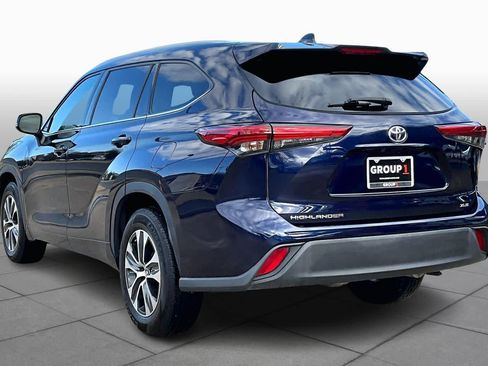 Used 2022 Toyota Highlander XLE image 11