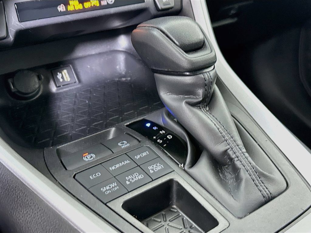 Certified 2025 Toyota RAV4 LE AWD/4WD image 10