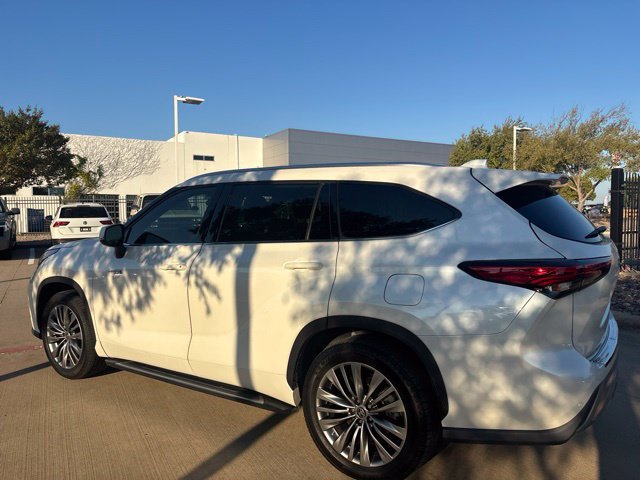 Used 2020 Toyota Highlander Platinum FWD image 8