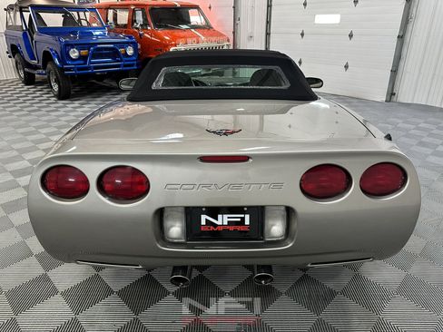 Used 2000 Chevrolet Corvette Coupe w/ Memory Pkg RWD image 17