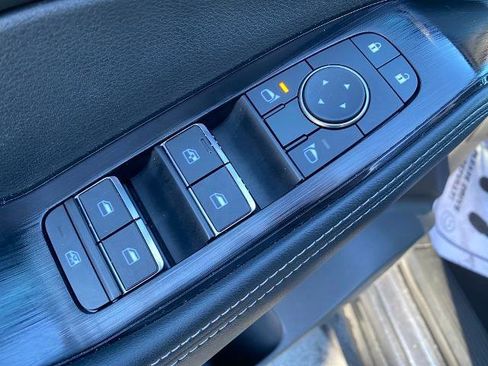 Used 2023 Nissan Rogue SL w/ SL Premium Package image 13