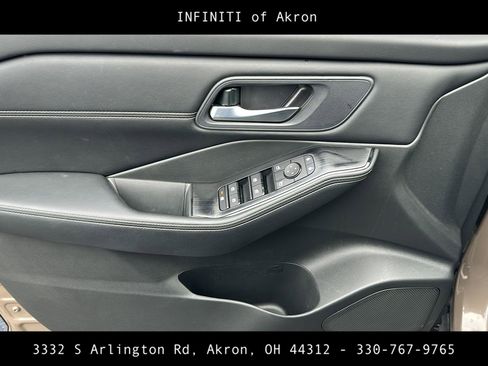 Used 2025 Nissan Rogue SV w/ SV Premium Package image 41