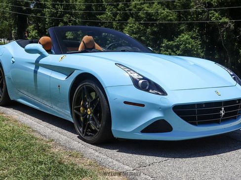 Used 2015 Ferrari California T RWD image 12