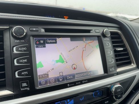 Used 2019 Toyota Highlander Limited image 2