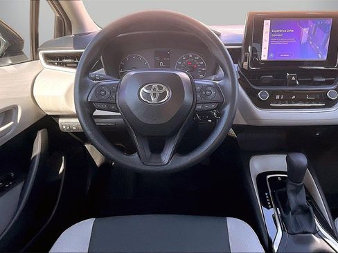Used 2025 Toyota Corolla LE image 12