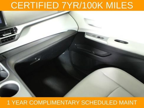 Used 2025 Toyota Sienna XLE FWD image 16
