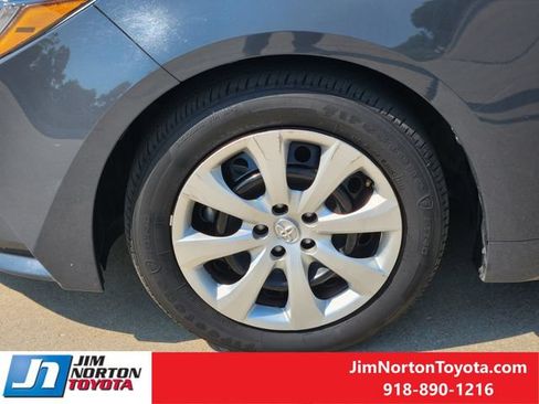 Used 2025 Toyota Corolla LE FWD image 12