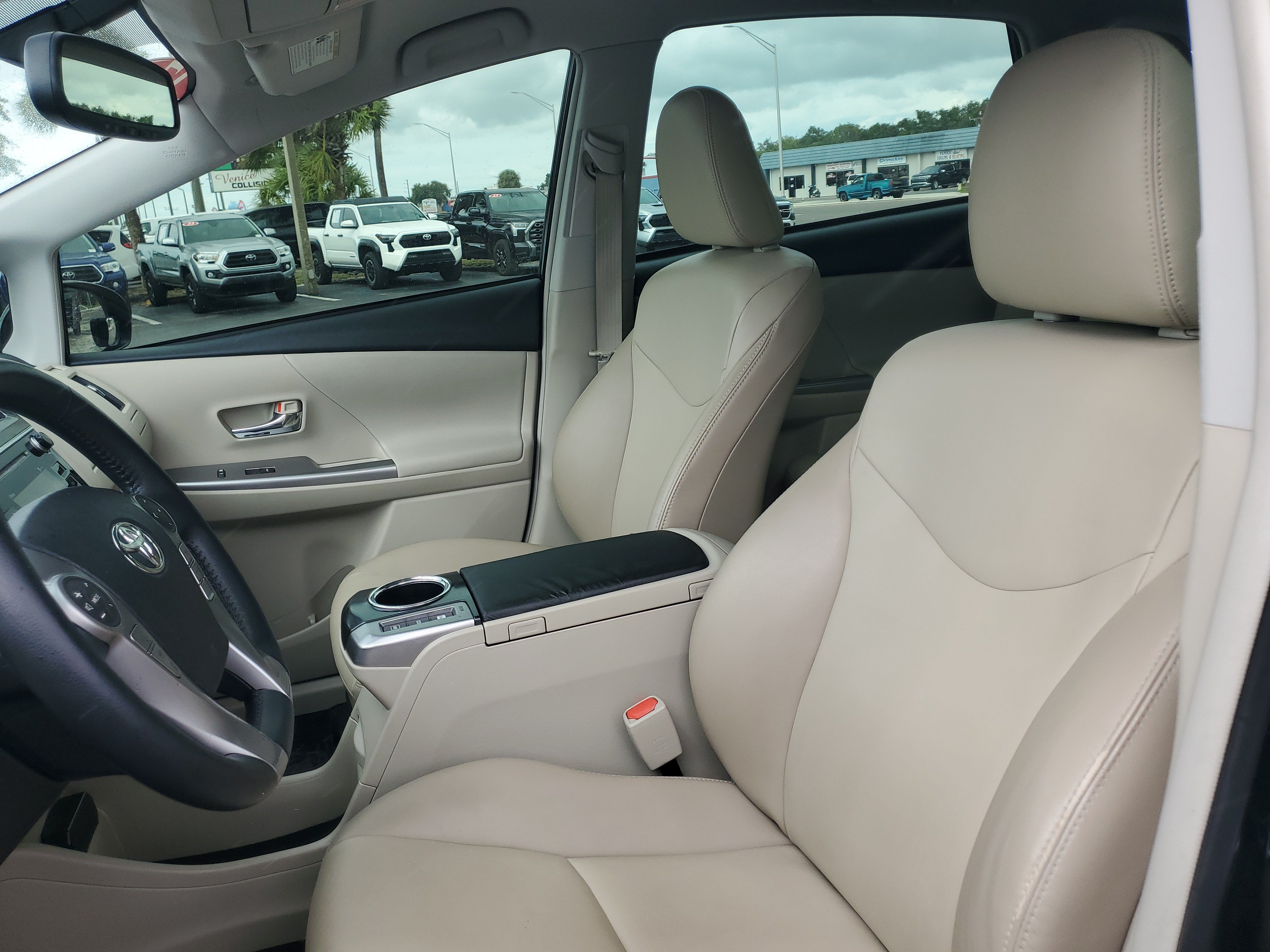 Used 2017 Toyota Prius V Four FWD image 22