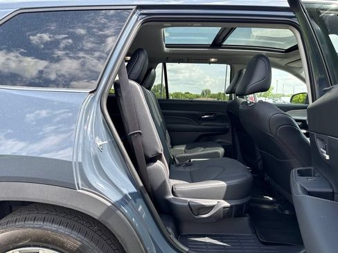 Used 2025 Toyota Grand Highlander AWD image 13