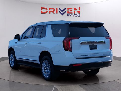 Used 2023 GMC Yukon SLT w/ SLT Premium Package image 3