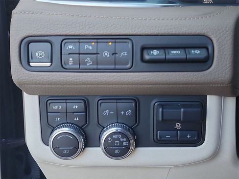 Used 2021 GMC Yukon Denali w/ Denali Ultimate Package image 18